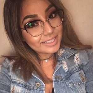 Meet your Posher, Itzel